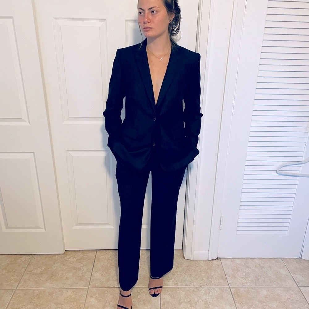 Calvin Klein, Pin stripe suit, Sz 6